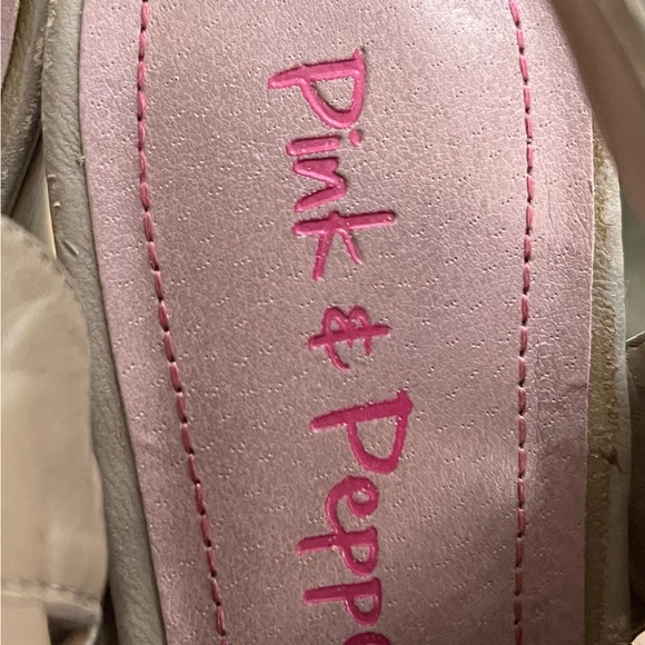 Pink and Pepper shoes size 8.5 - Picture 4 of 8